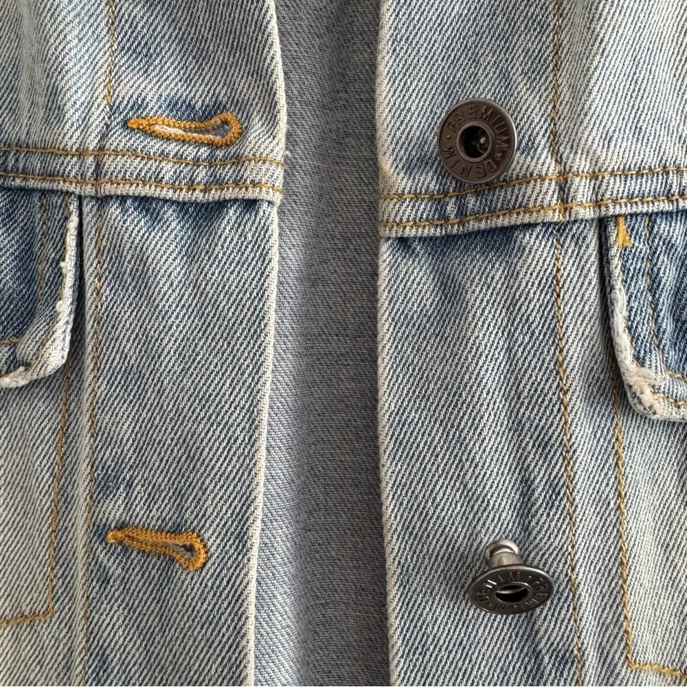 Love Tree Classic Light Wash Denim Jacket | Small - Picture 3 of 9